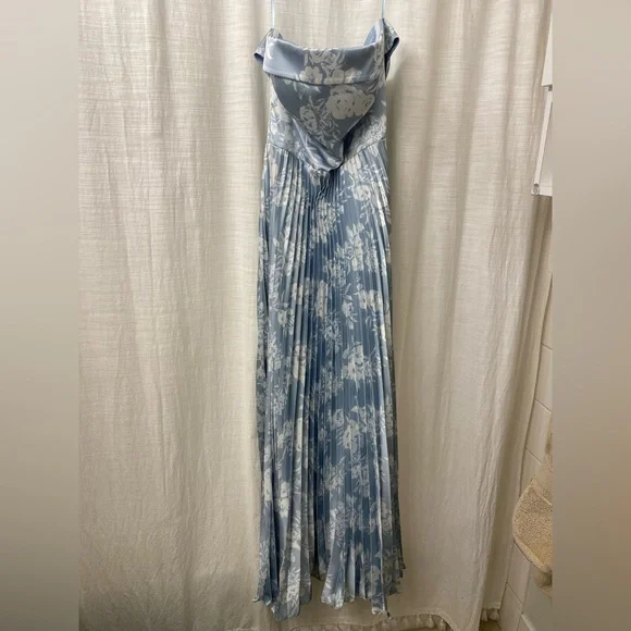 Revelry Saylor Floral Dress - Picture 4 of 11